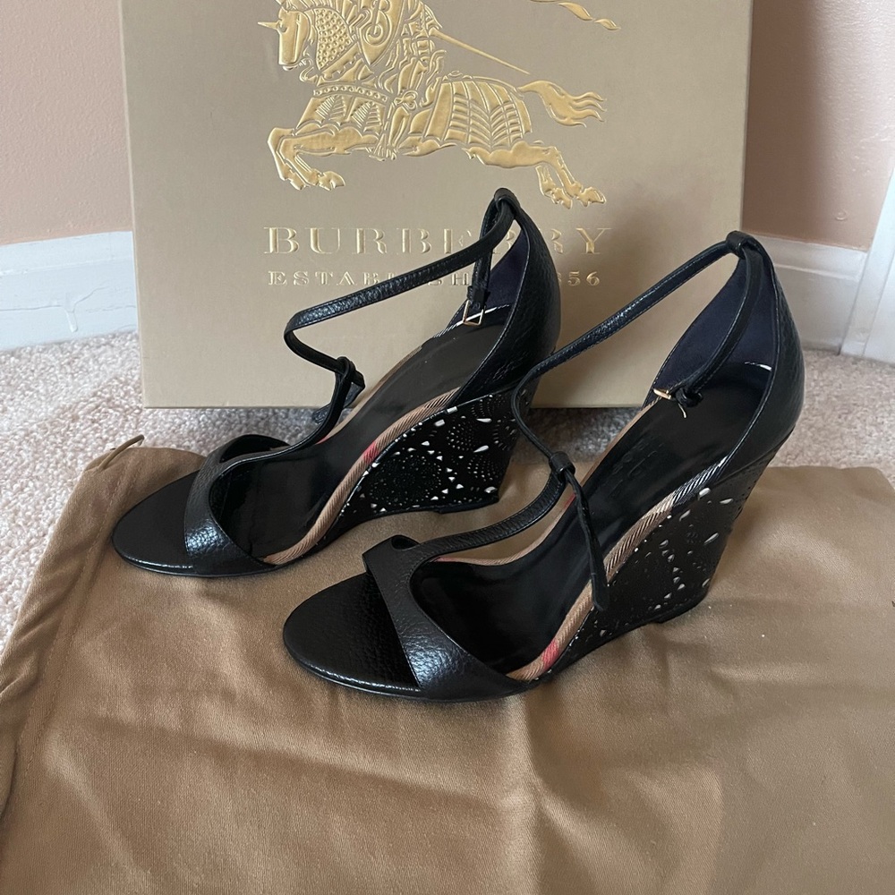 BURBERRY Sandals!!